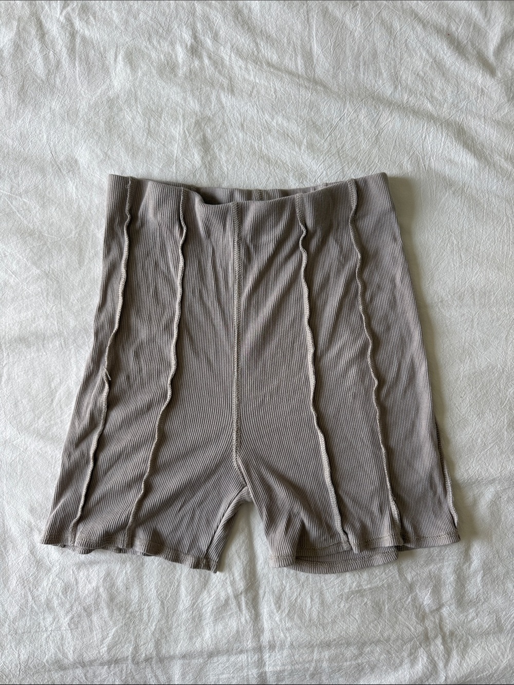 Ribbed Seam-Detail Women's Bike Shorts in Taupe